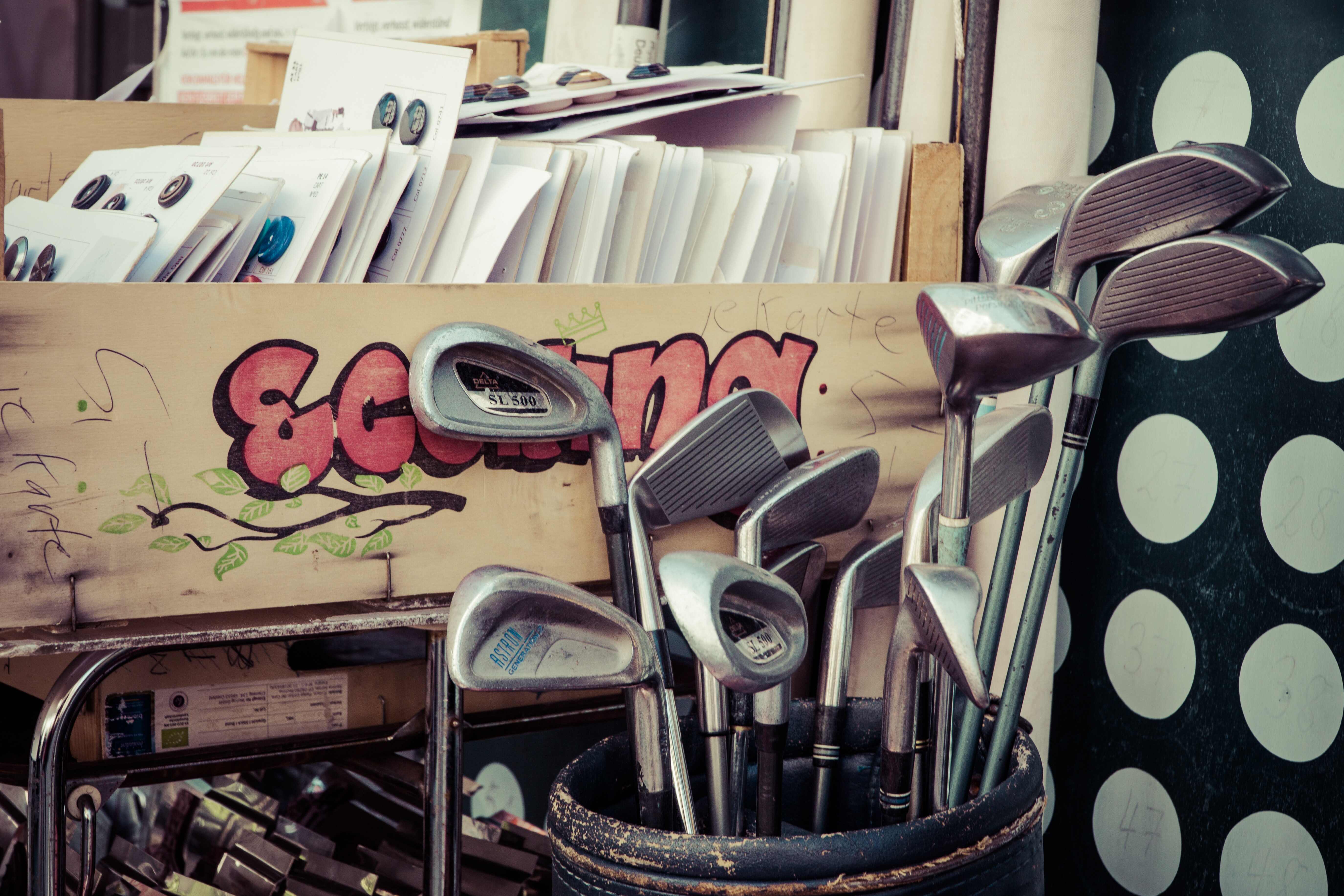 How to Ship Golf Clubs by Post or Courier